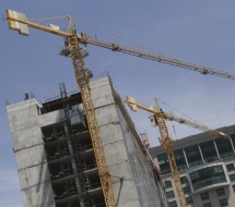 Construcción más propensa a adquirir maquinaria que obreros